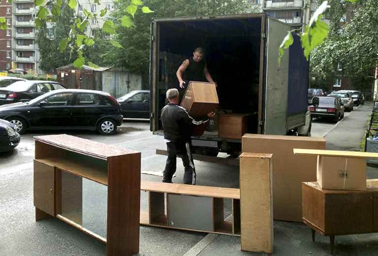 Заказ отдельного автомобиля для отправки вещей : диван из Чайковского в Екатеринбург